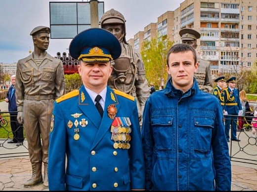 Сотрудники МЧС поздравляют жителей Ивановской области с Днем отца
